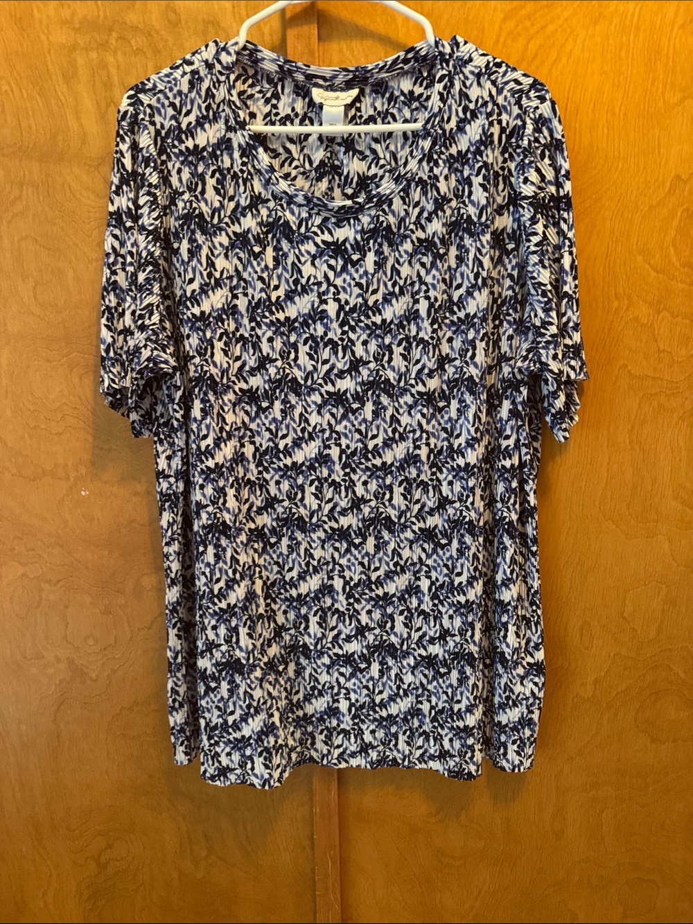 Jaclyn Smith Navy and White Printed Short Sleeve Top